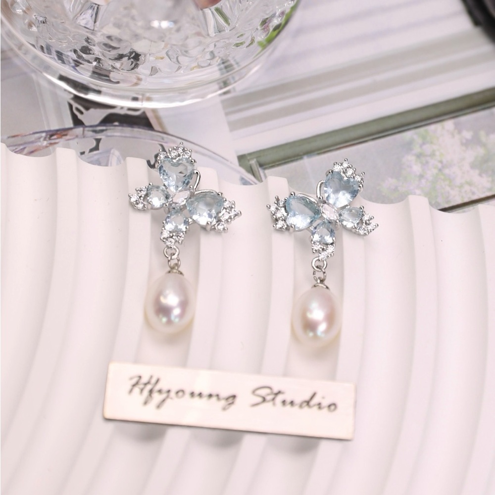 Elegant Silver and Pearl Earrings by
